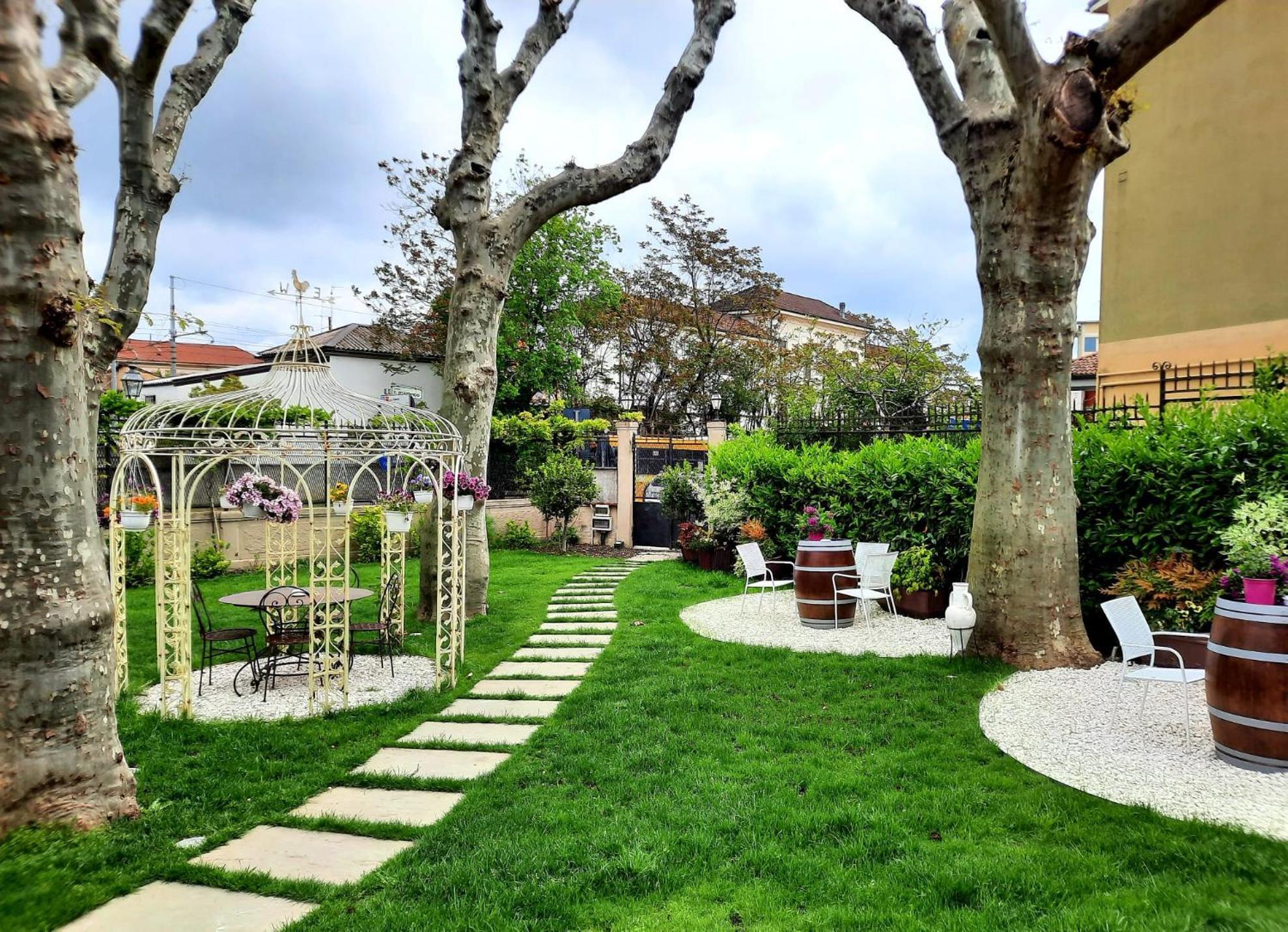 Ristorante Albergo Corona Novi Ligure Exterior foto